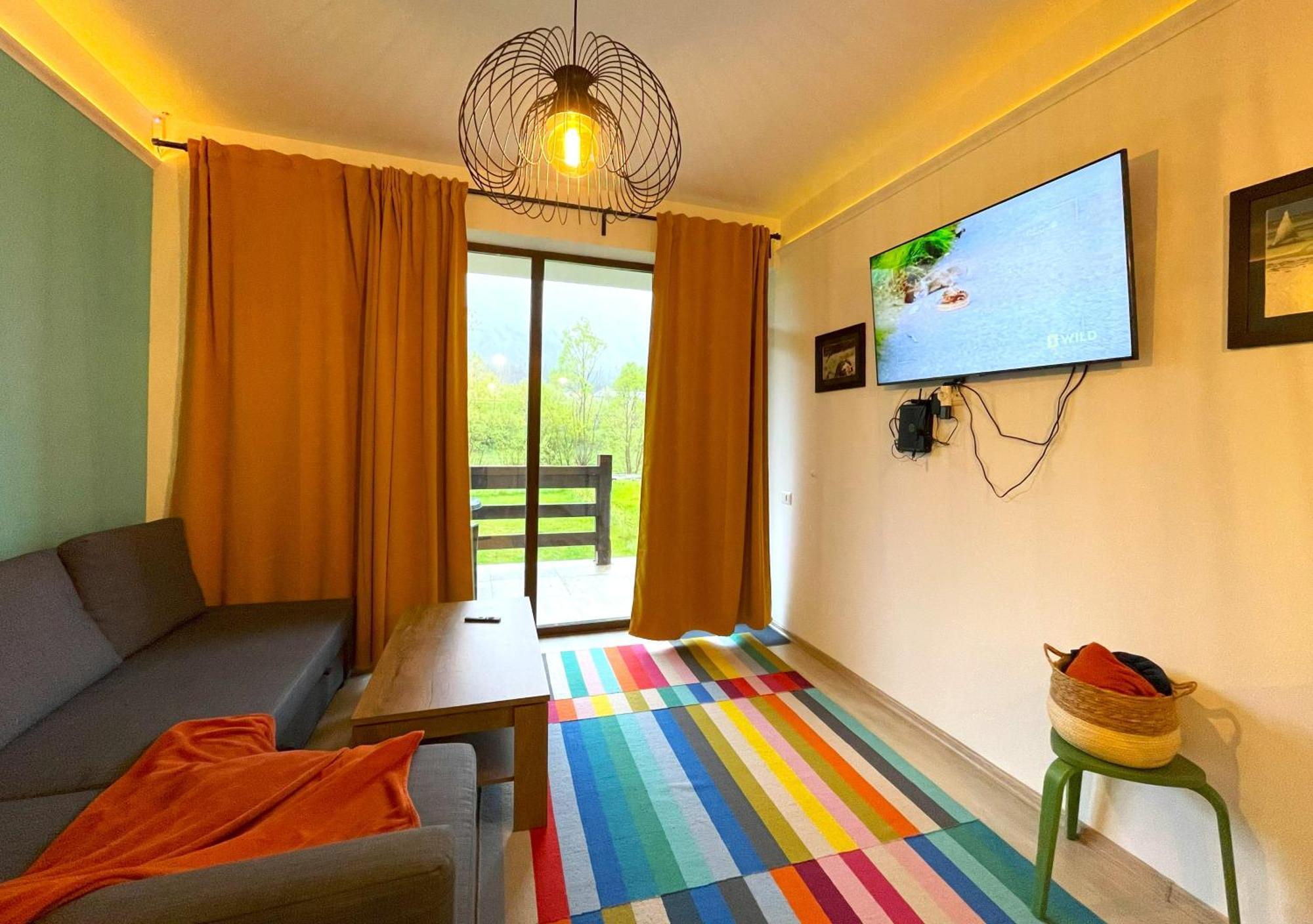 Cozy Riverfront Apartments With Garden And Mountain View Buşteni 外观 照片