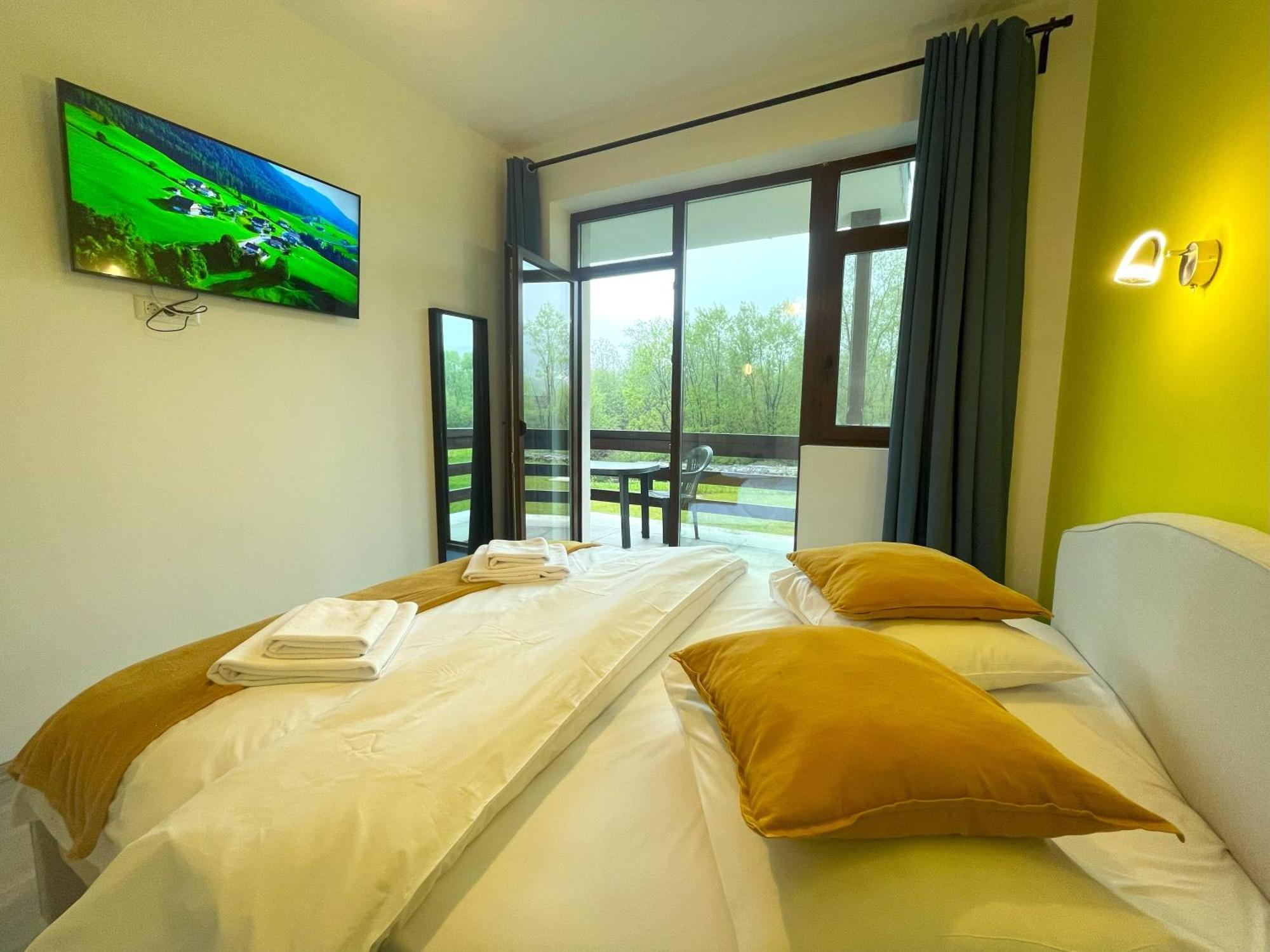 Cozy Riverfront Apartments With Garden And Mountain View Buşteni 外观 照片