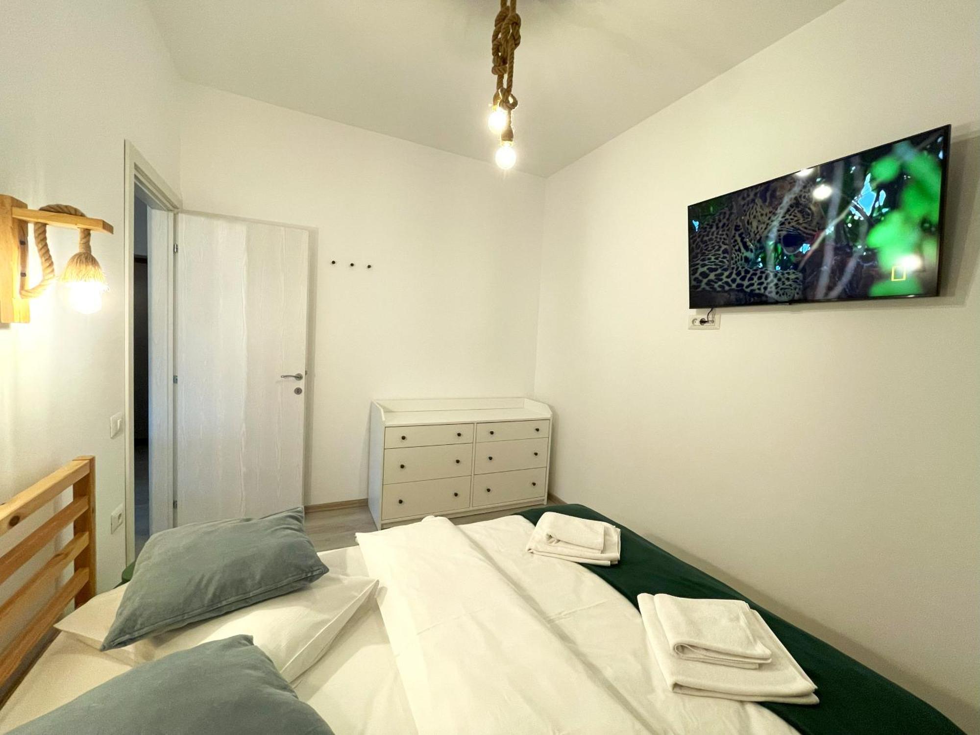 Cozy Riverfront Apartments With Garden And Mountain View Buşteni 外观 照片